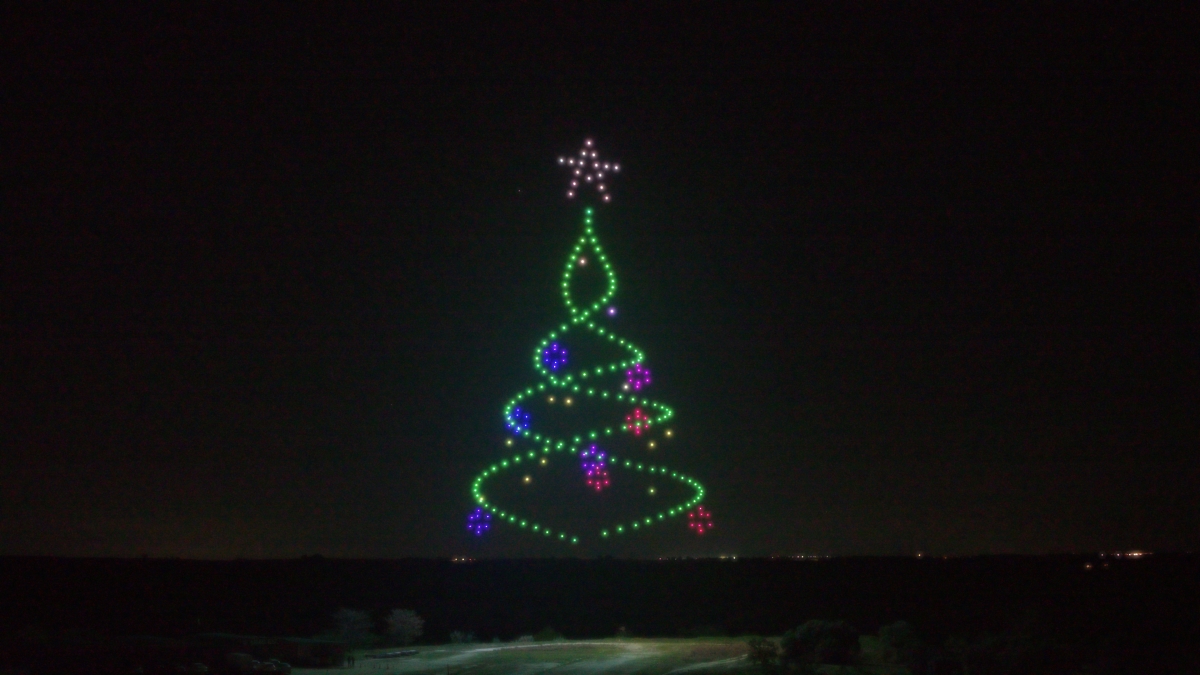 Un Cuento de Navidad en el cielo: un espectáculo aéreo de drones y pirodrones iluminará Cartagena este viernes