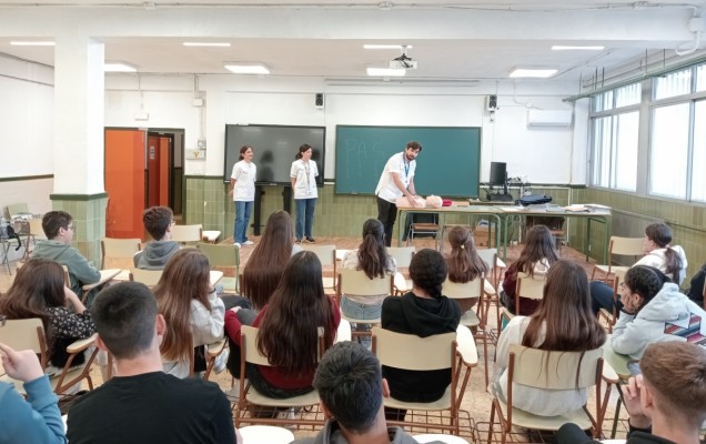 El Hospital Vithas Valencia Turia forma a 600 estudiantes del IES Campanar en técnicas de reanimación cardiopulmonar