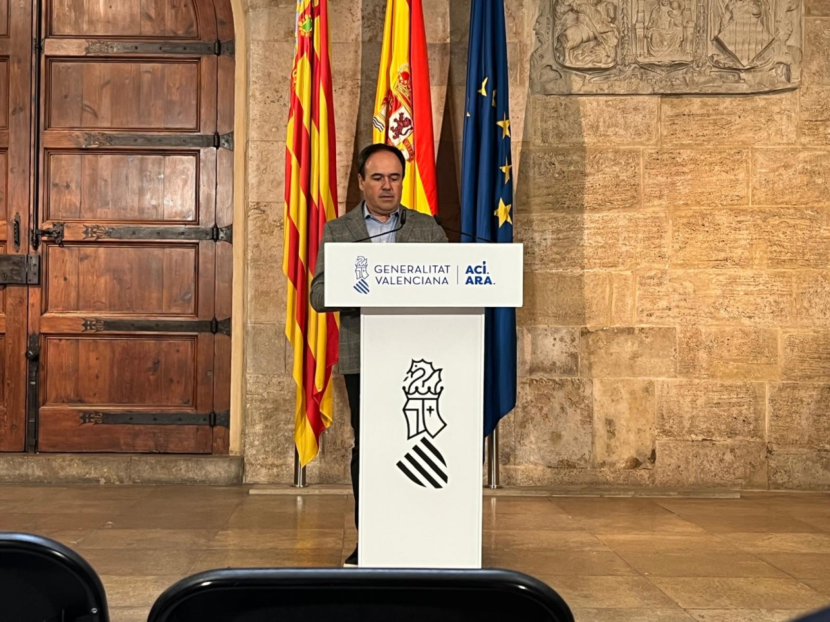 Llorca manda a Rovira a Hacienda, nombra a Barrachina portavoz y crea una conselleria de Presidencia con José Díez al frente