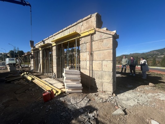 Segorbe destina 64.795 euros a instalar un pórtico de sillería histórico en la rotonda de acceso desde Castellnovo