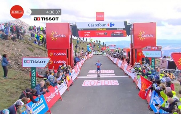Eddie Dunbar se impone en Picón Blanco; Roglic sigue líder 