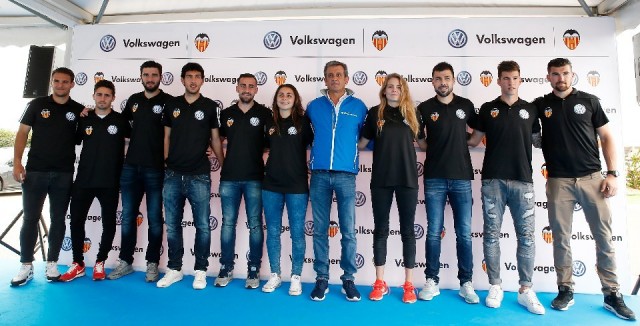Volkswagen pone a prueba la habilidad de conducción de los jugadores del Valencia CF antes del final de temporada

