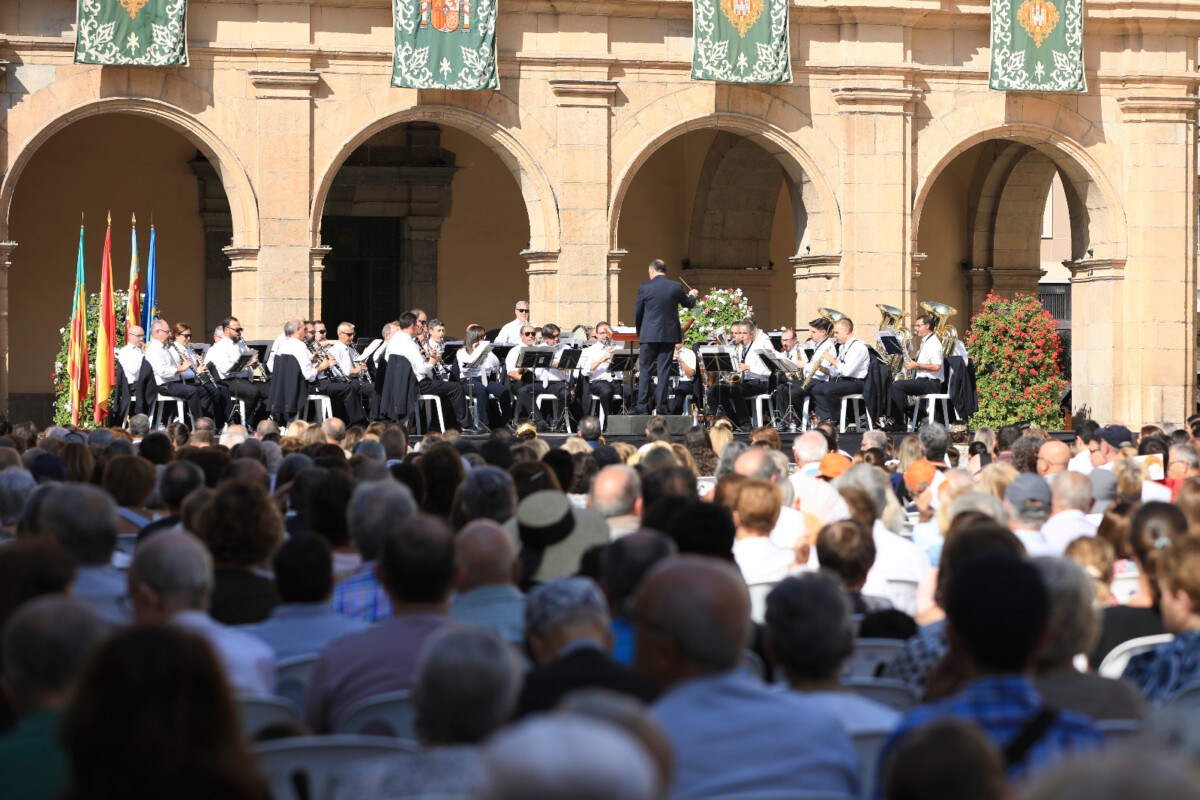 De la lectura de la Carta Magna al concierto de la Banda Municipal: el Día de la Constitución en Castelló