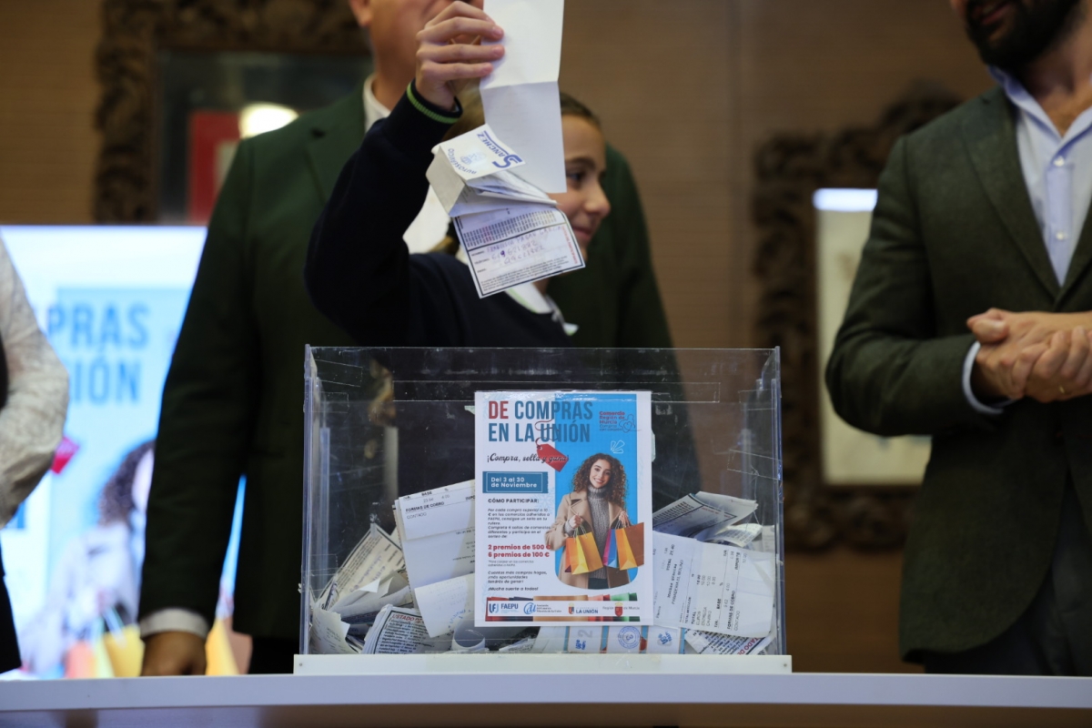 Los comercios de La Unión celebran el sorteo de los cheques regalo de su campaña comercial