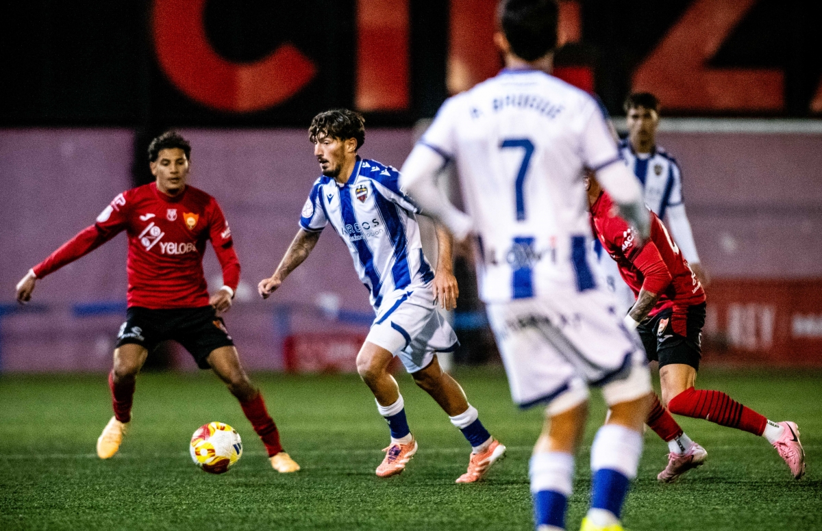 El Cieza exige a un Levante que gana sin muchos alardes y un gol Koyalipou con La Arboleja llena
