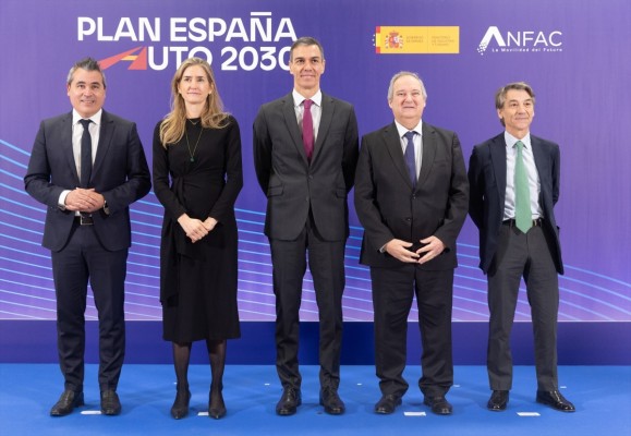 El Gobierno y el sector del automóvil lanzan el Plan Auto 2030, con medidas para la industria