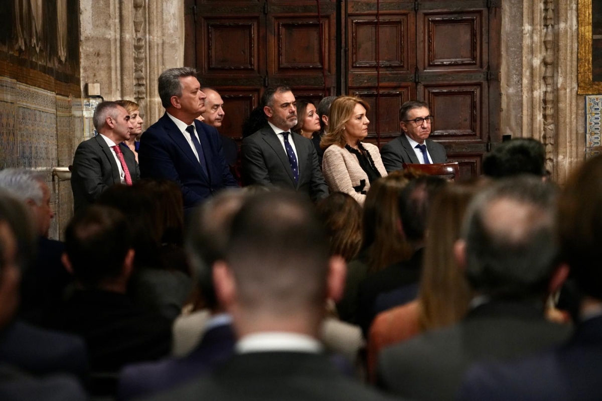 Los miembros del Consell que preside Pérez Llorca.