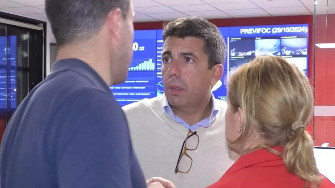 Pradas y Mompó hablando con Mazón a su llegada al Cecopi el día de la Dana - Emergencias