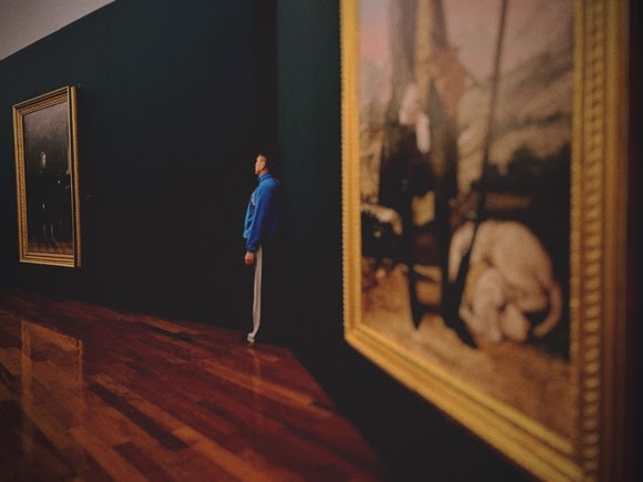 Edu Migro baila entre obras de Murillo, Goya o Sorolla