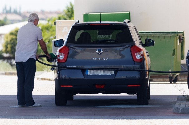 Los carburantes caen un 0,3% esta semana y ponen fin a una racha de cuatro subidas consecutivas