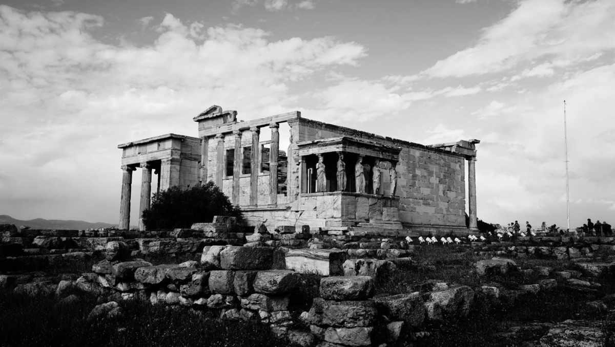 Templo griego. - Foto: Tomasrobertston (FREEPIK.ES)