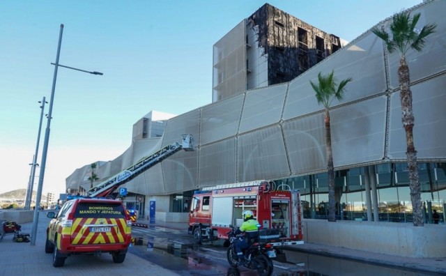 Sanidad colocará cámaras en los hospitales de la Región para 'cazar' a quien fume, tras atribuir el incendio en Santa Lucía a un cigarrillo mal apagado