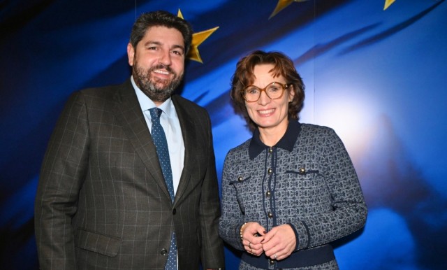 López Miras reclama en Bruselas a la comisaria Roswall que dé prioridad a las zonas que más agua necesitan