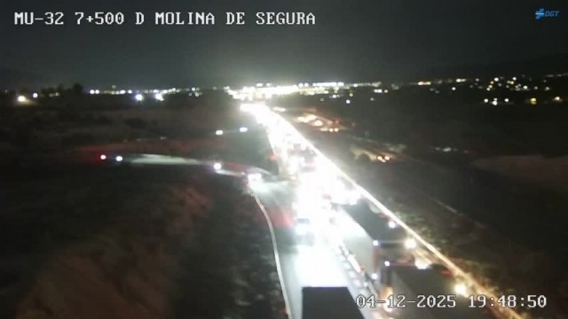 Largas colas en la autovía MU-32, a la altura de Molina, tras un accidente con alcance múltiple