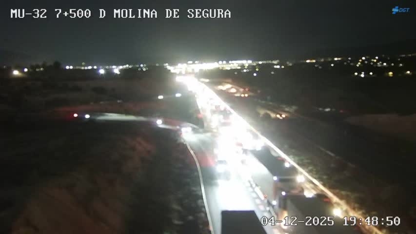 Largas colas en la autovía MU-32, a la altura de Molina, tras un accidente con alcance múltiple