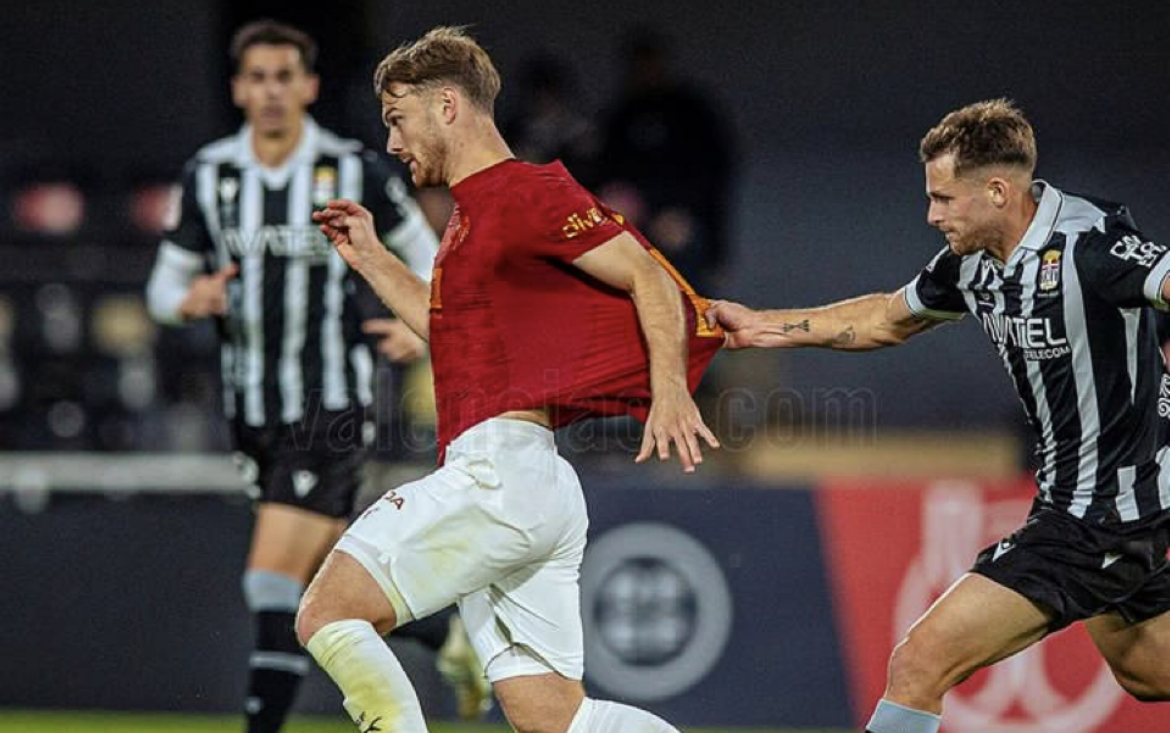 El Valencia CF vuelve a tirar de épica para remontar en Cartagena (1-2)