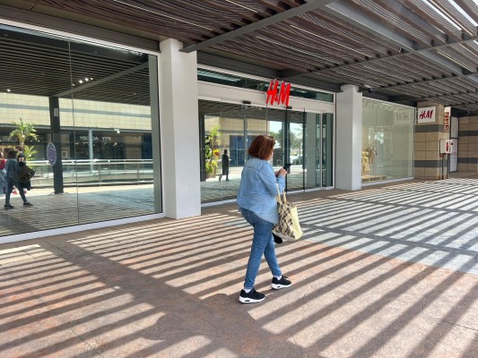 Los cierres de H&M: baja la persiana en Orihuela el 14 de septiembre y Elche está a la espera