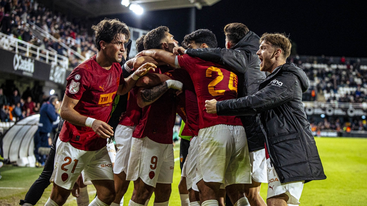 El Valencia CF vuelve a tirar de épica para remontar en Cartagena (1-2)