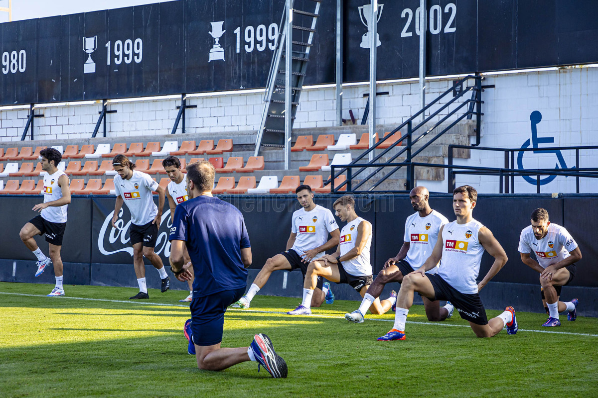 El Valencia volverá a ejercitarse el lunes sin saber aún si Rafa Mir volverá al grupo
