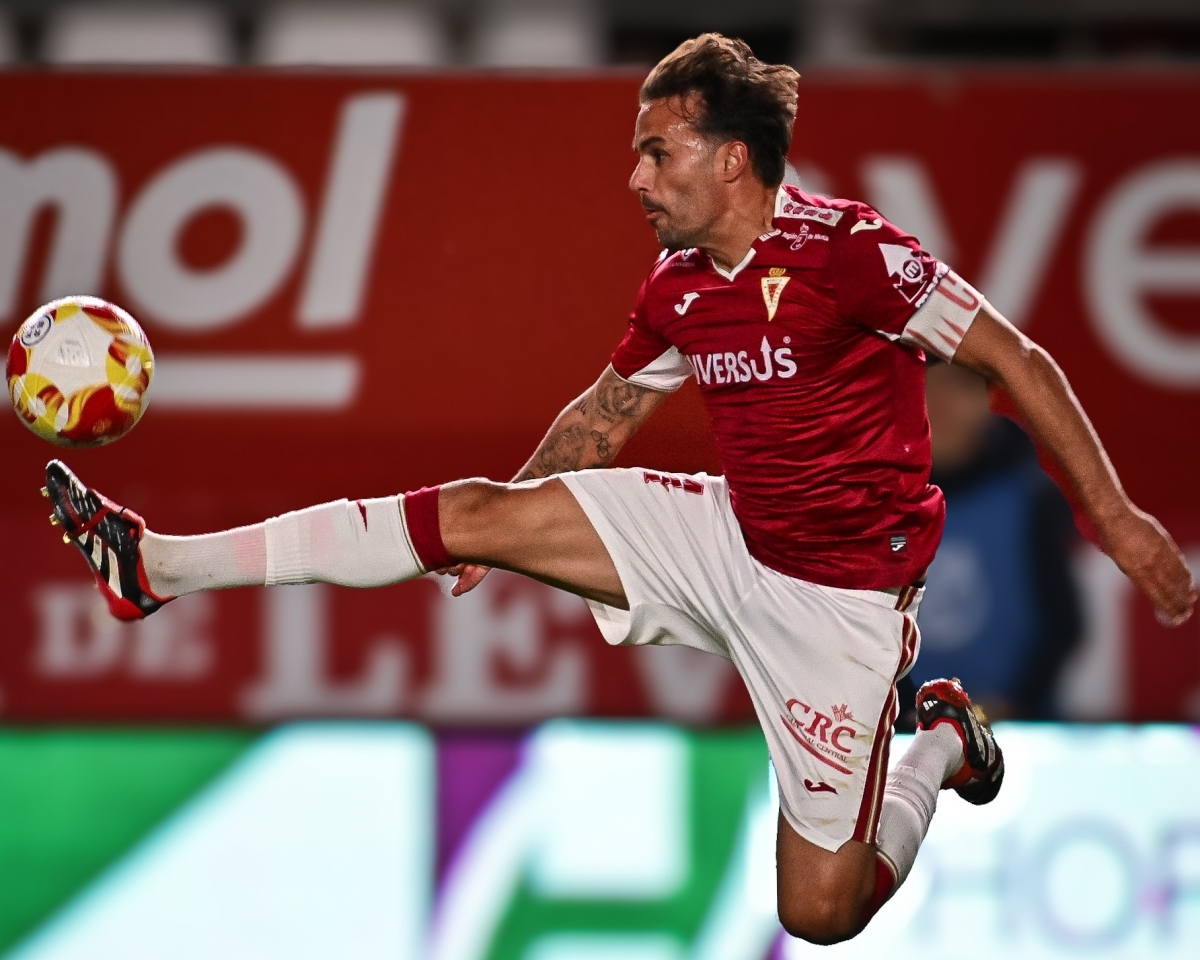 Pedro León, capitán del Murcia, durante el partido ante el Cádiz. - Foto: RM
