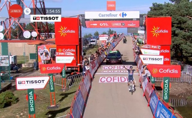 Victoria y maillot 'rojo' para Roglic