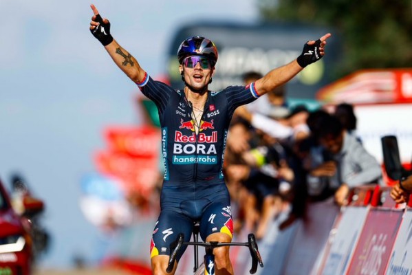 Victoria y maillot 'rojo' para Roglic