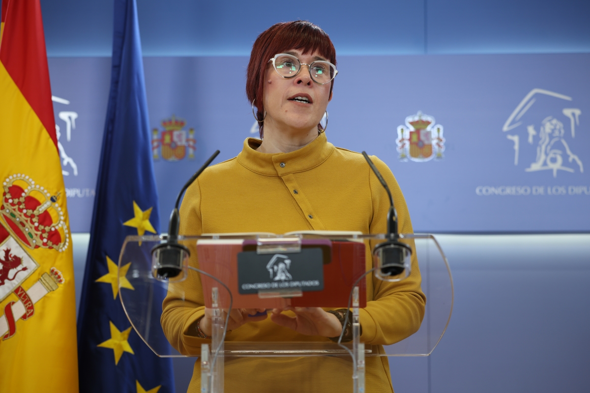 La diputada de Compromís, Àgueda Micó, durante una rueda de prensa en el Congreso de los Diputados.
