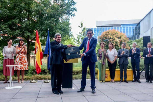 Escrivá se pone al frente del Banco de España y pasa el testigo a López en el ministerio
