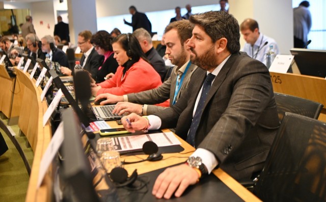López Miras reclama a Bruselas que envíe más fondos para nuevas tecnologías de regadío