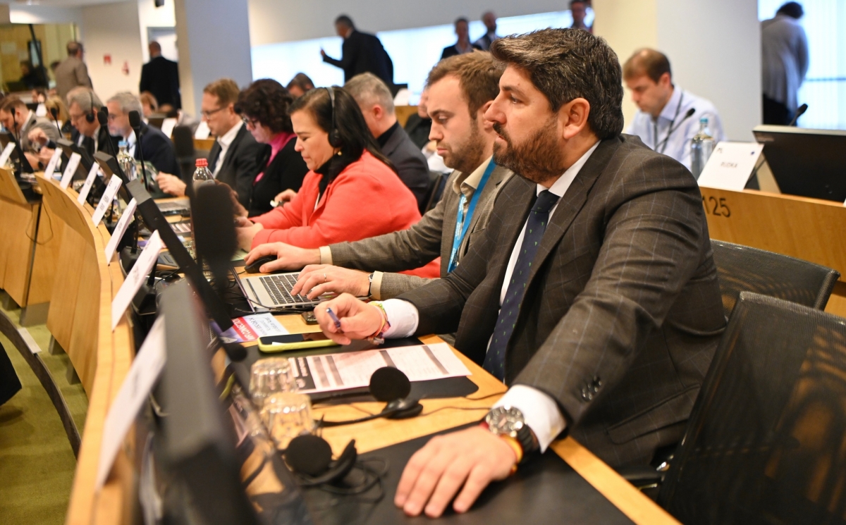 López Miras reclama a Bruselas que envíe más fondos para nuevas tecnologías de regadío