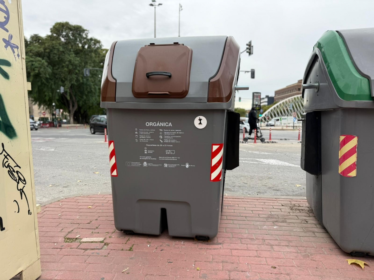 El PSOE denuncia que más de 1.000 contenedores marrones 