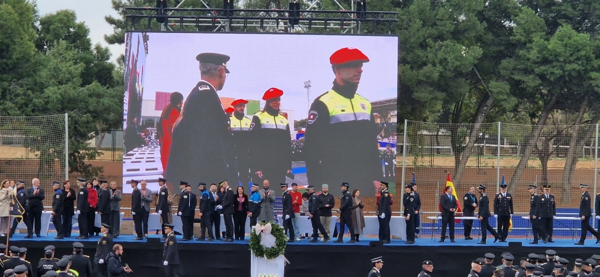 Paiporta homenajea a 23 agentes de la Policía Municipal de Bilbao por sus intervenciones en la Dana