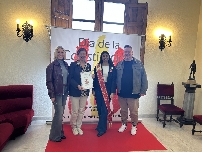 Medio centenar de personas celebran en Segorbe el Día de la Constitución con la lectura de sus artículos