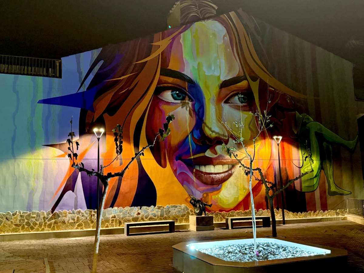 Ceutí transforma la Plaza del Sauce en un punto de referencia cultural con el mural del artista Goyo203