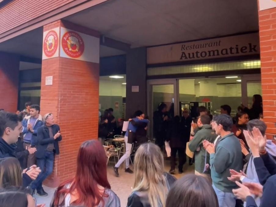 Malestar entre el estudiantado de la UV por el cierre de una cafetería en el Campus de Tarongers