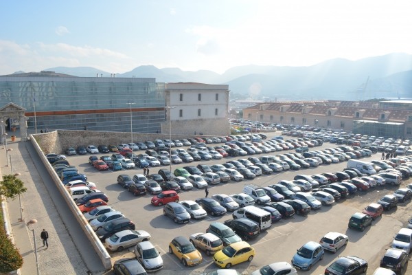 Cartagena lidia con un problema creciente: más de 1.200 vehículos abandonados en sus calles desde 2021