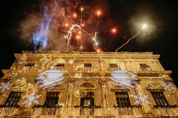 Castelló brilla como nunca con una 'Encesa' de las luces de Navidad que congrega a miles de personas