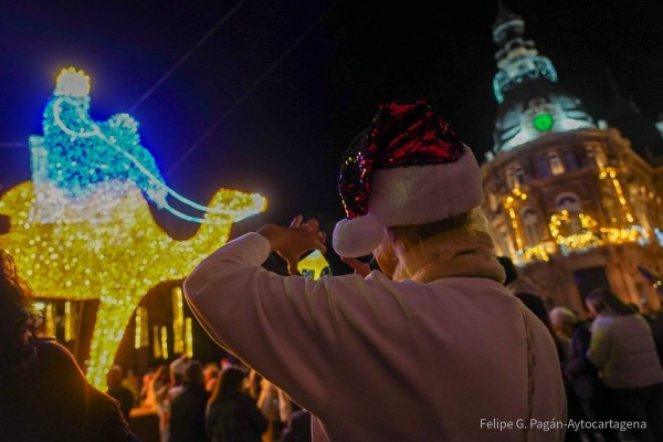 Navidad a lo grande: Cartagena ilumina su cielo con 220 drones y la tradicional cuenta atrás