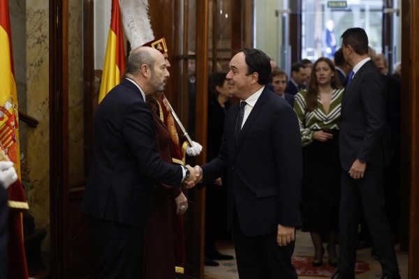 Pérez Llorca se estrena como 'president' en Madrid en la fiesta de la Constitución