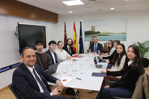 El Gobierno regional dará las becas Erasmus más de 419.000 euros para los universitarios de la Región