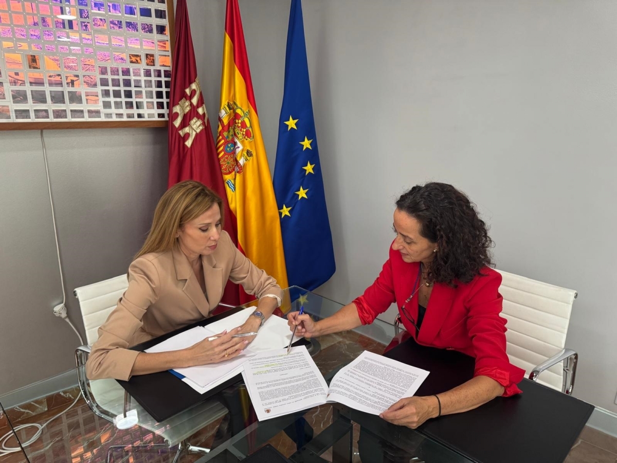 La consejera de Empresa, Marisa López Aragón, y la secretaria general de la Consejería Ana Losantos. - Foto: Carme Ripollés / Europa Press