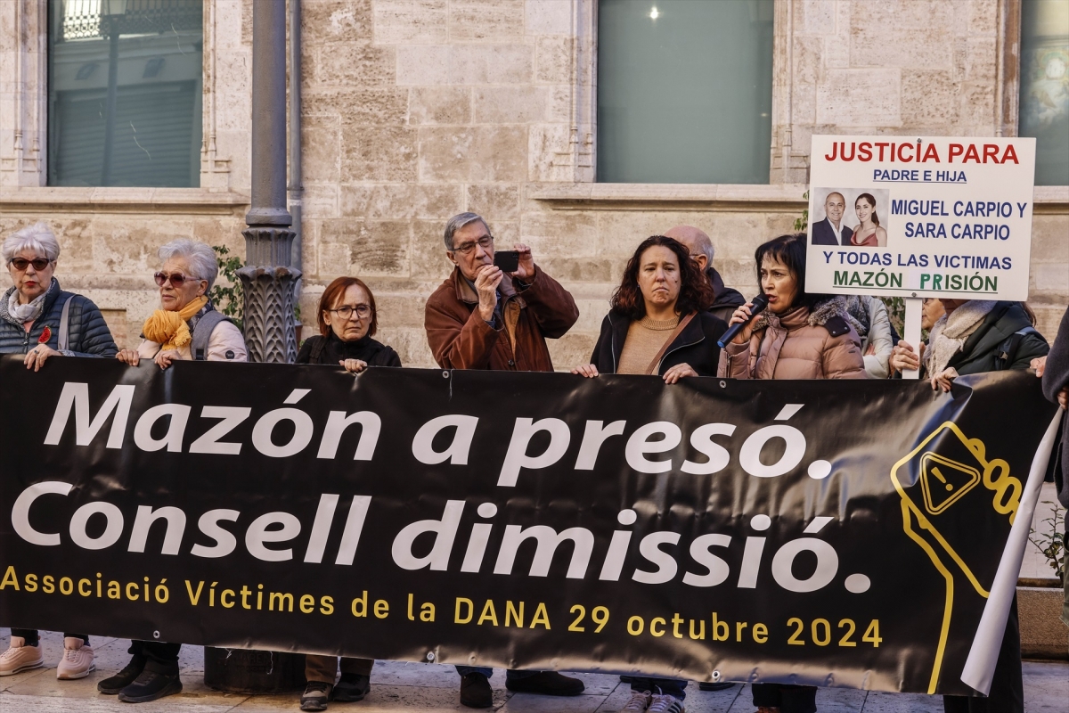 Las asociaciones de víctimas de la Dana exigen a Pérez Llorca que reclame el acta a Mazón como condición para reunirse