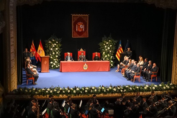 Elche celebra el 47 aniversario de la Constitución Española y entrega las medallas del Bimil·lenari