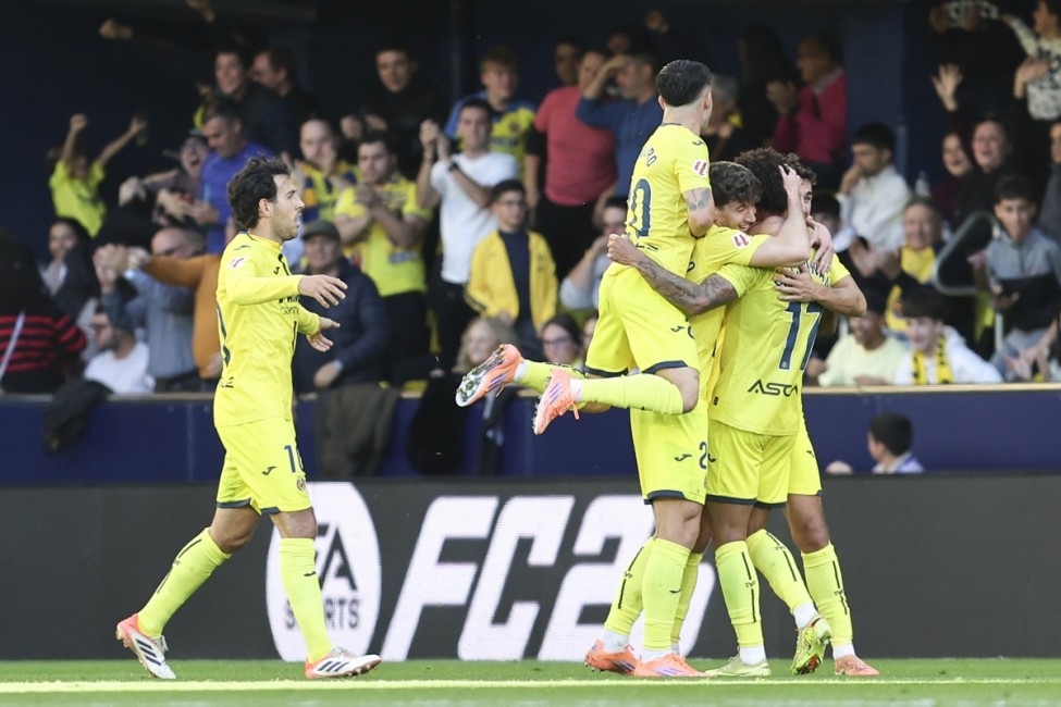 El Villarreal celebra el gol de Buchanan, ante el Getafe, en la Cerámica. - Foto: CARME RIPOLLÉS