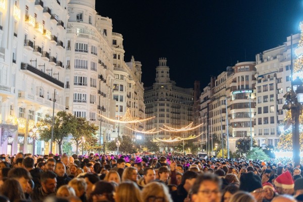Cortadas al tráfico las calles de Colón y Xàtiva y retrasos en Metrovalencia por afluencia de personas