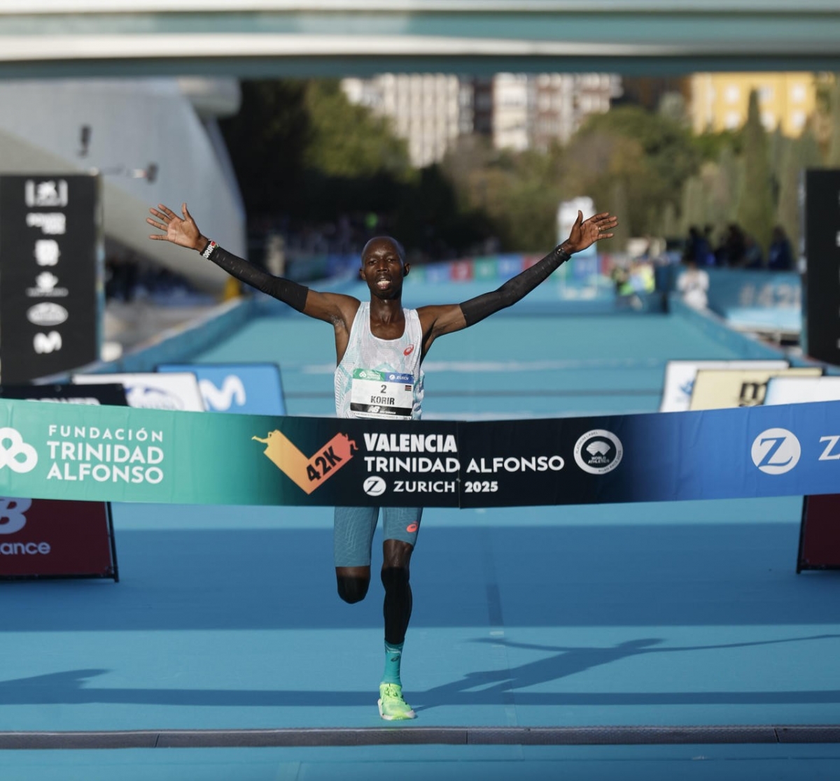 El keniano John Korir se impone con autoridad en Valencia