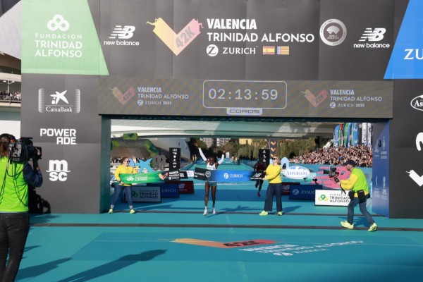 Janeth Jepkosgei firma la mejor marca mundial del año en Valencia
