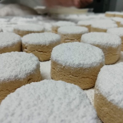 Los españoles gastarán un 4 % más en los dulces navideños, que sortean el precio del huevo