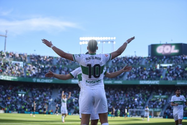 Se afianza en el Elche CF el cierre de filas alrededor de la figura de Rafa Mir
