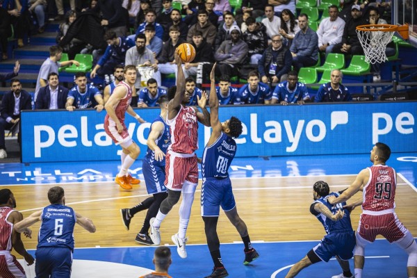 Un bloque con sus estiletes: seis jugadores distintos lideran la anotación del UCAM CB en sus 15 partidos